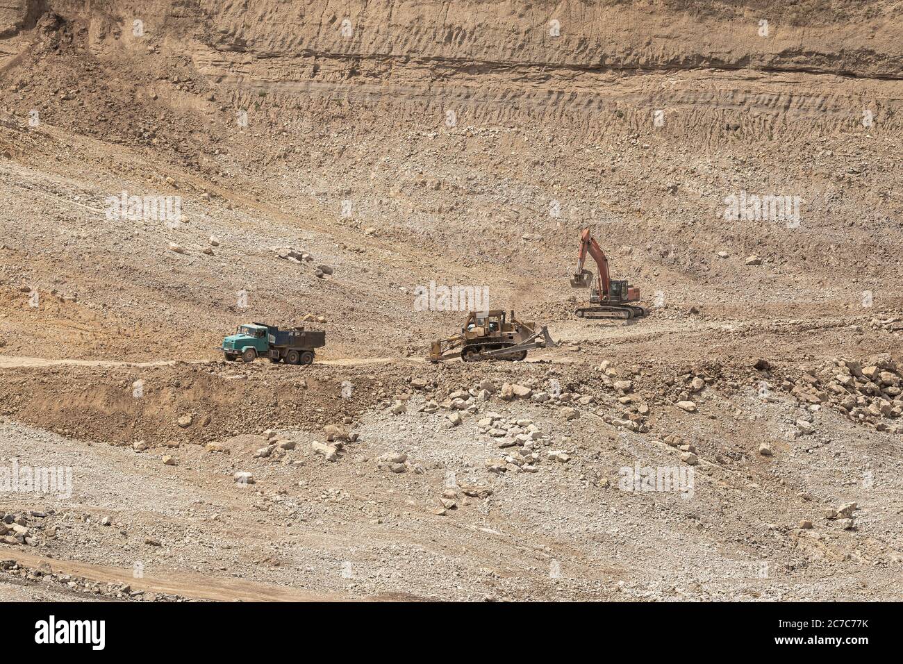 Teplovka / Russia - 14 luglio 2020: Estrazione di calcare frantumato. Cava di pietra nel villaggio di Teplovka, regione Saratov, Russia. Foto di alta qualità Foto Stock