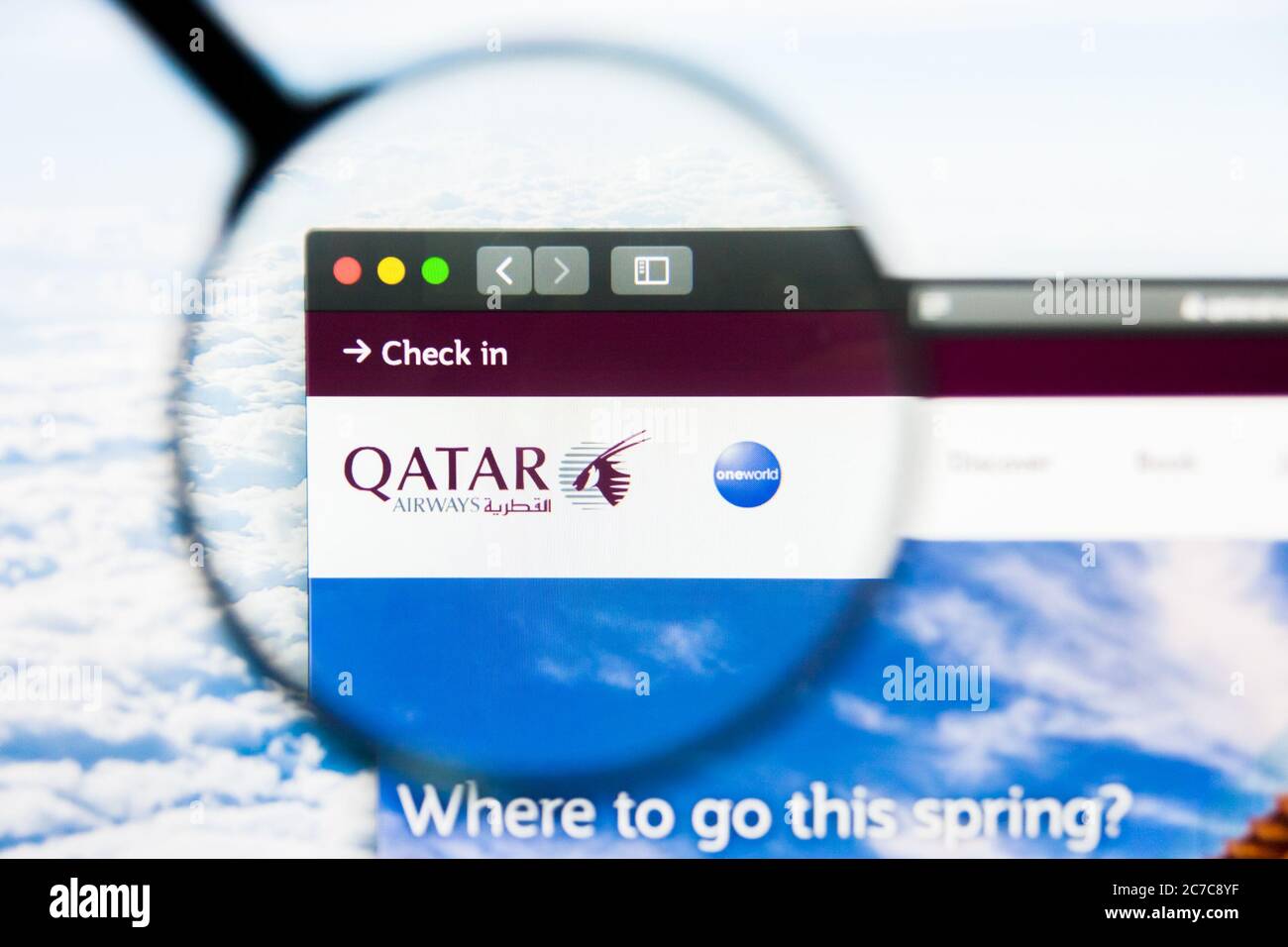 Los Angeles, California, USA - 21 Marzo 2019: Editoriale illustrativo della homepage del sito web Qatar Airways. Logo Qatar Airways visibile sullo schermo. Foto Stock