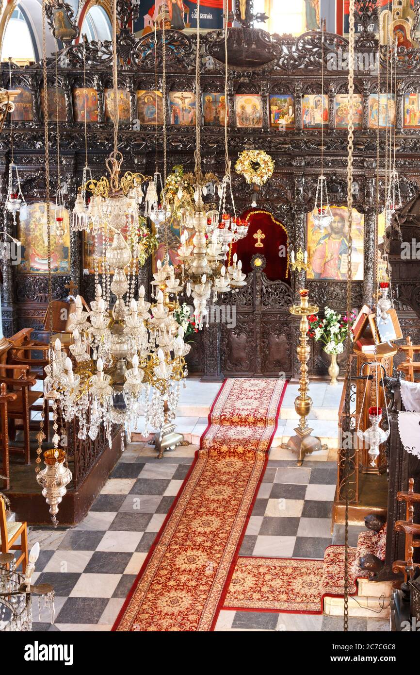 Agios Dimitrios Chiesa greco-ortodossa, il tempio principale del villaggio di Agra, nell'isola di Lesbos, Grecia, Europa. Foto Stock