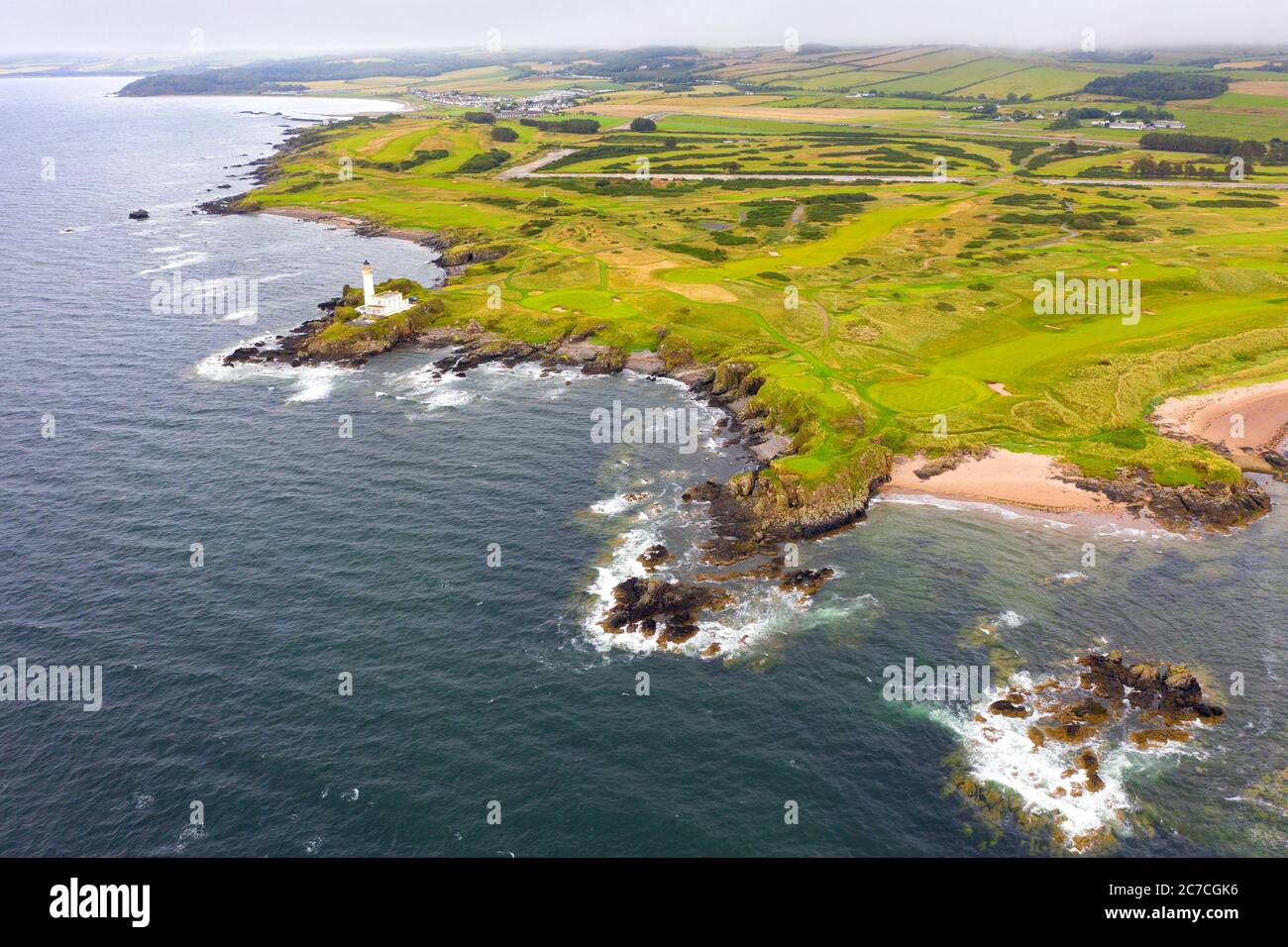 Vista aerea dal drone del campo da golf Ailsa al campo da golf Trump Turnberry nell'Ayrshire, Scozia, Regno Unito Foto Stock