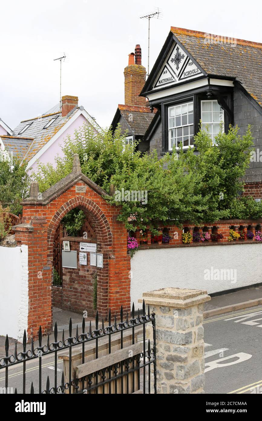 St Michael's Business Center (ex scuola primaria), Church Street, Lyme Regis, Dorset, Inghilterra, Gran Bretagna, Regno Unito, Regno Unito, Europa Foto Stock