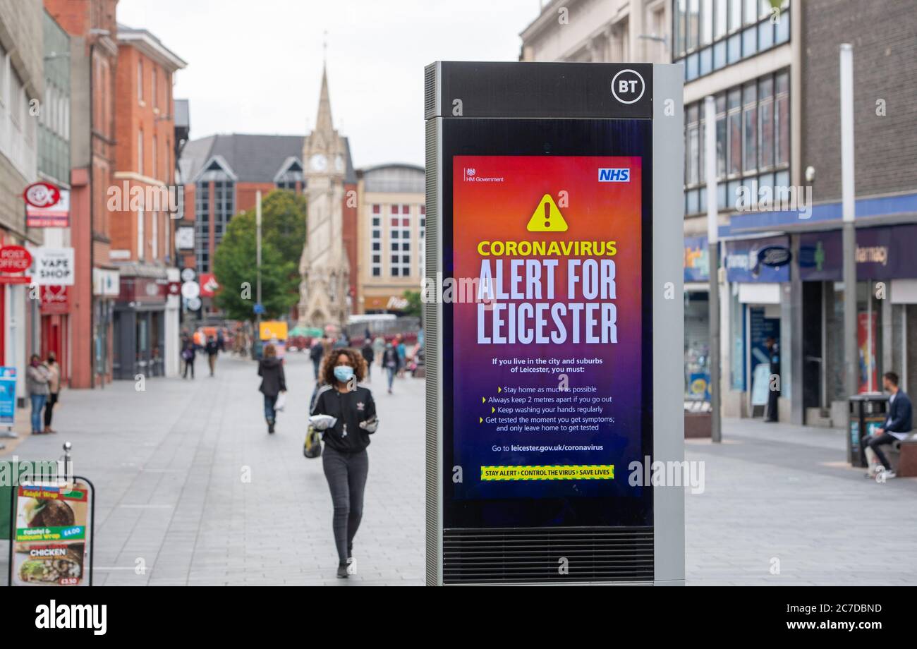 Gallowtree Gate a Leicester, dove dal giugno 29 sono state applicate restrizioni localizzate per il blocco del coronavirus, con negozi non essenziali ordinati di chiudere e persone esortate a non viaggiare dentro o fuori la zona. Il Segretario alla Sanità Matt Hancock è tenuto a decidere se apportare modifiche al blocco di Leicester dopo aver esaminato gli ultimi dati del coronavirus. Foto Stock