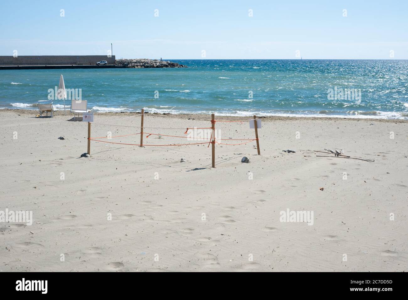 Un nido di tartarughe che si trova sulla spiaggia di Casal Velino Marina in provincia di Salerno. Foto Stock