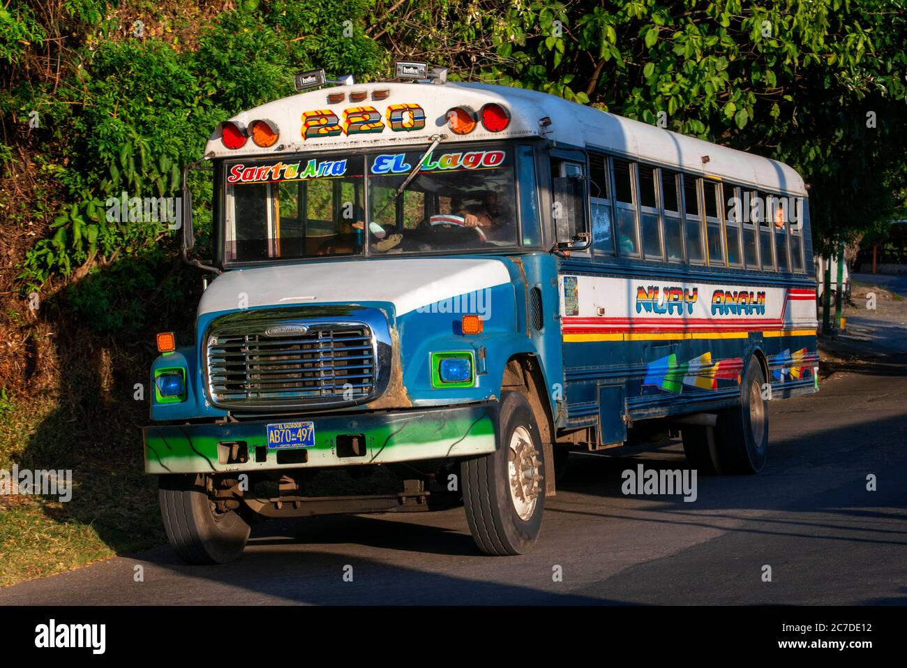 Autobus vecchio Santa Ana al Lago De Coatepeque, Lago Coatepeque, Crater Lake, El Salvador, Dipartimento di Santa Ana Cenral America. Lago Coatepeque o Lago d Foto Stock