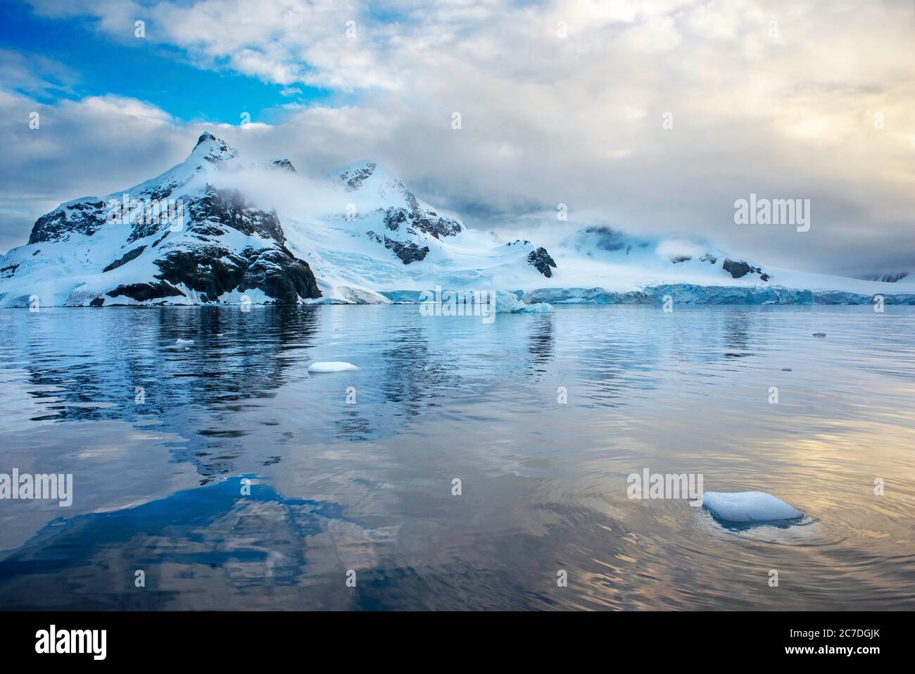 Paesaggio vicino stazione marrone Almirante base estiva argentina nella Penisola Antartica regioni polari Antartide, Antartide, Paradise Harbour aka P. Foto Stock