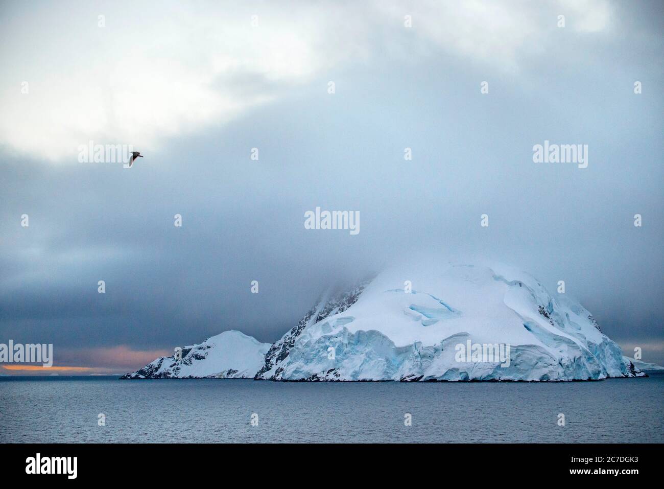 Paesaggio vicino stazione marrone Almirante base estiva argentina nella Penisola Antartica regioni polari Antartide, Antartide, Paradise Harbour aka P. Foto Stock