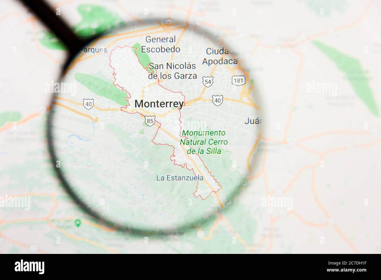 Monterrey, Messico visualizzazione città concetto illustrativo sullo schermo attraverso lente d'ingrandimento Foto Stock