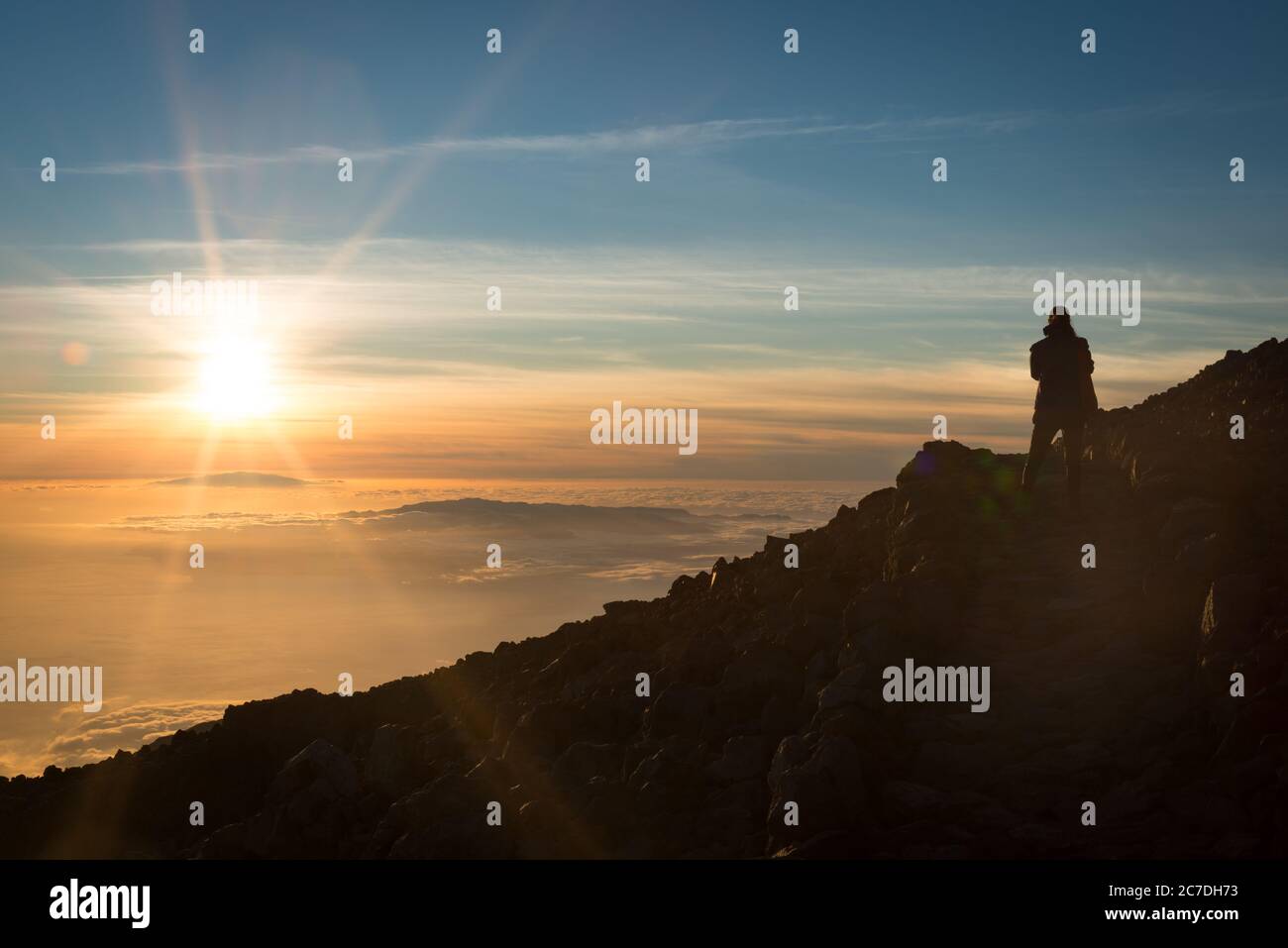 Tramonto sul sentiero pedonale fino al Monte Teide a Tenerife, Isole Canarie, Spagna Foto Stock