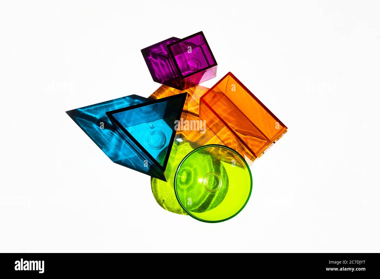 Forme geometriche trasparenti con ombre. Sfondo moderno Foto Stock