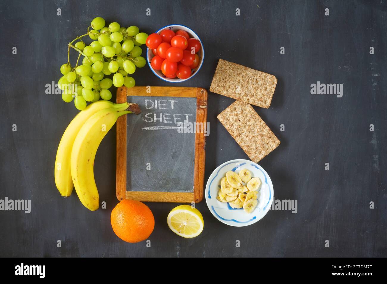 cibo sano, dieta, piatto, lavagna nera per dieta foglio, spazio libero copia Foto Stock