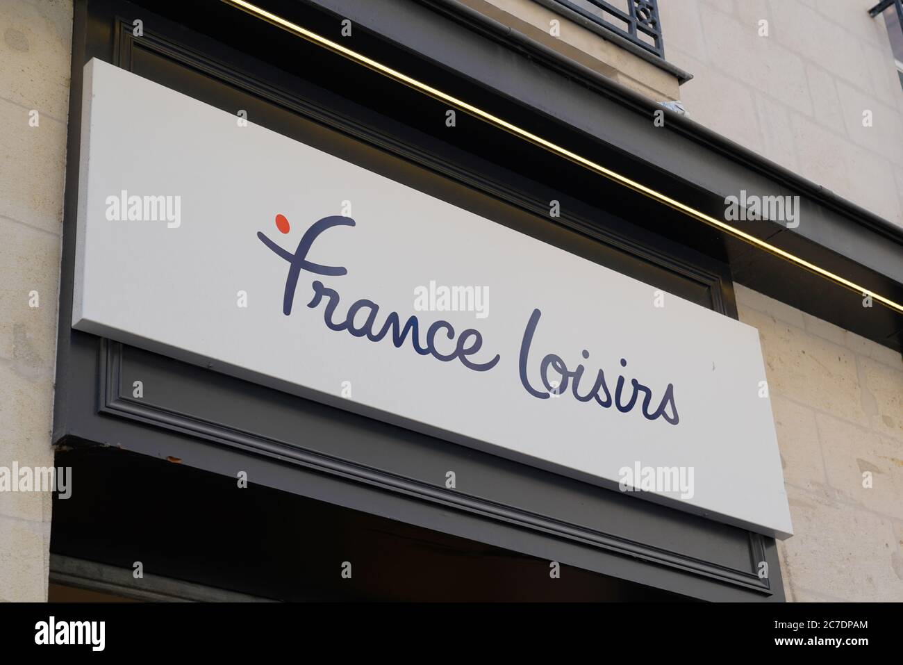 Bordeaux , Aquitaine / Francia - 07 07 2020 : testo dei loisirs della francia sul logo del negozio e segno sulla libreria della libreria della parete Foto Stock