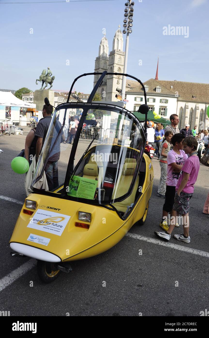 Buono per il clima e l'ambiente: Guidare con una e-Car sostenibile a Zürich-City e ottenere l'energia da 'EKZ' al 'Moblility-Day' Foto Stock