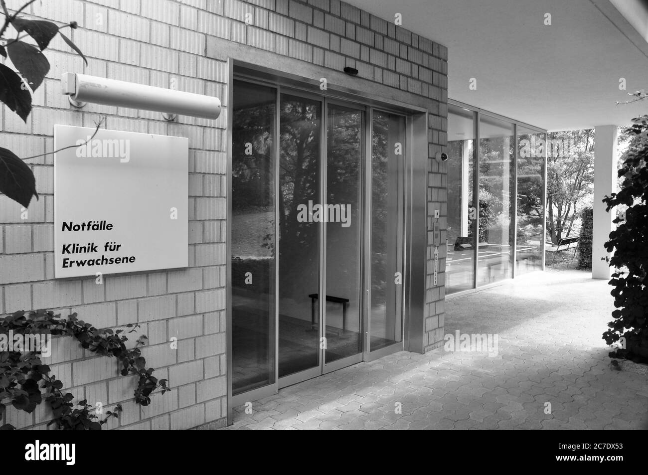 Der Notfall-Eingang des Schweiz. Epilepsie-Zentrums. L'ingresso di emergenza del centro svizzero di epilessia Foto Stock