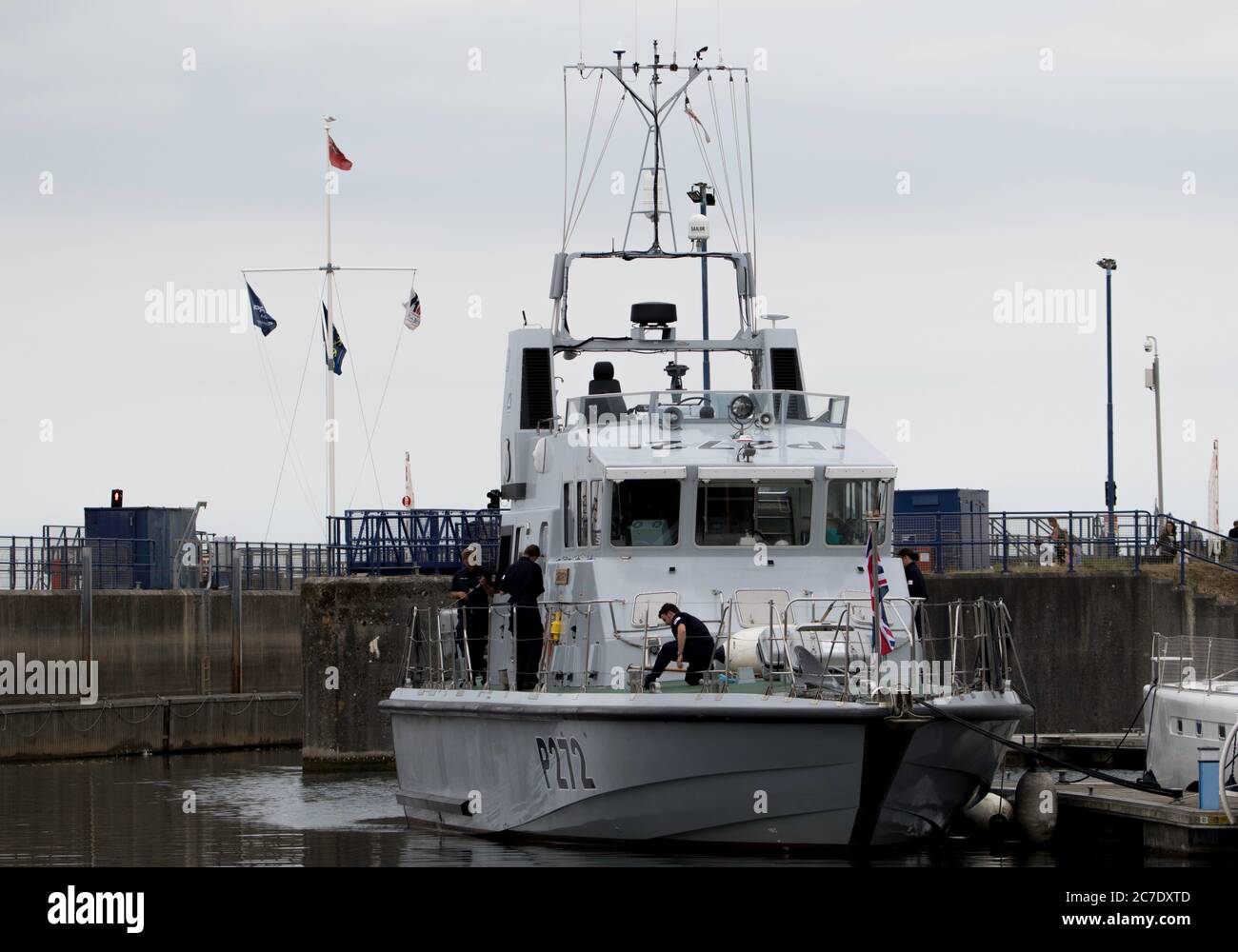 HMS Smiter e HMS Exploit visitano Sovereign Harbour sulla costa meridionale del Regno Unito. Foto Stock