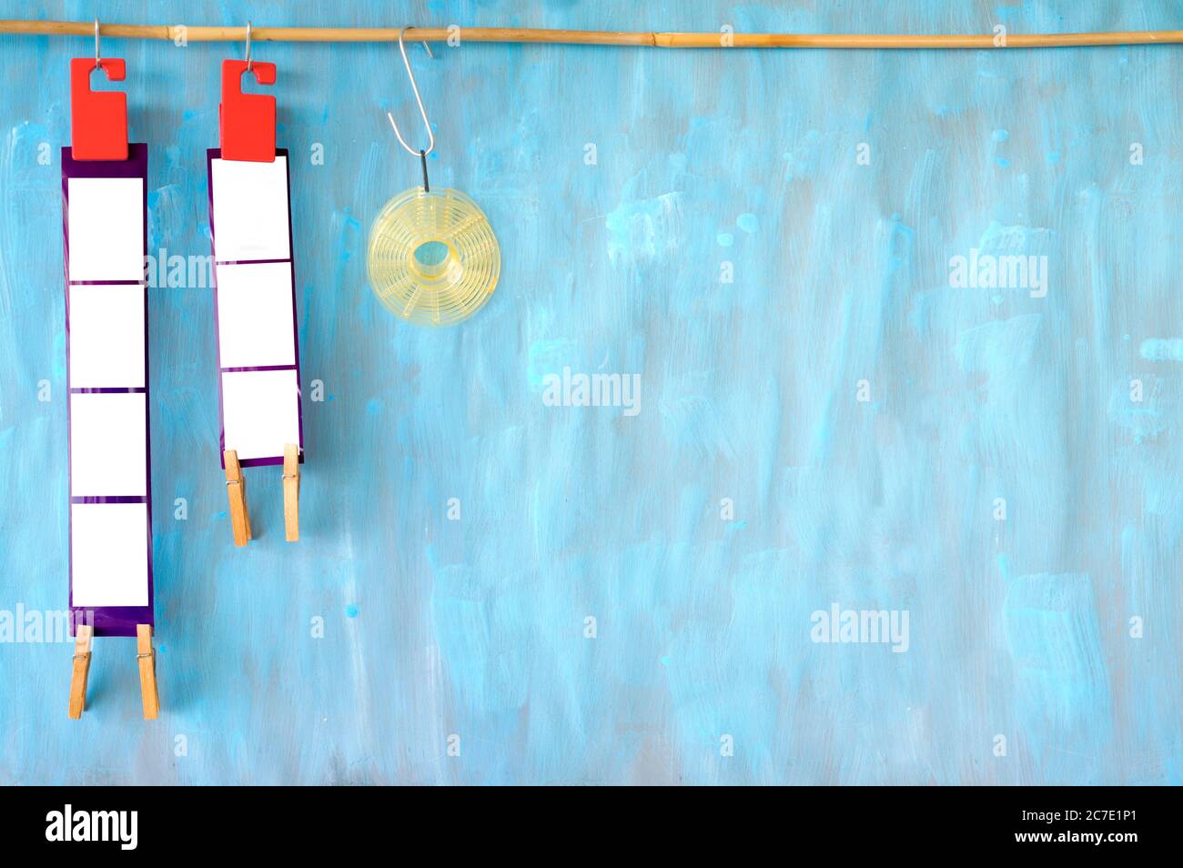 Cornice vuota di pellicola analogica fotografica, pellicola da fotocamera, cornice fotografica grugnosa, spazio libero per pix, vettore Foto Stock