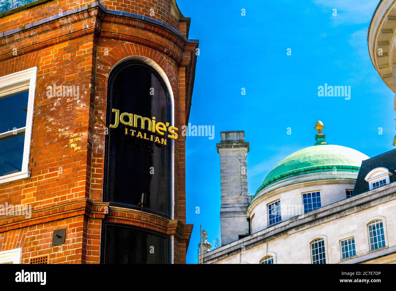 Cartello per il ristorante italiano Jamie's vicino a Piccadilly Circus, Londra, Regno Unito Foto Stock