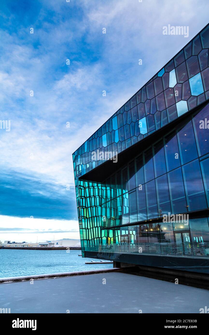 Esterno di Harpa concert hall a Reykjavik, Islanda Foto Stock