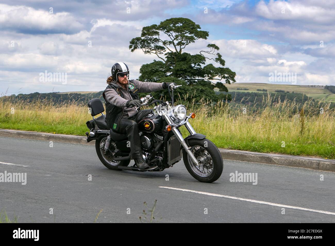 Motociclista; trasporto a due ruote, motociclette, veicoli, strade, motociclette, motociclisti che si trovano a Chorley, Regno Unito Foto Stock