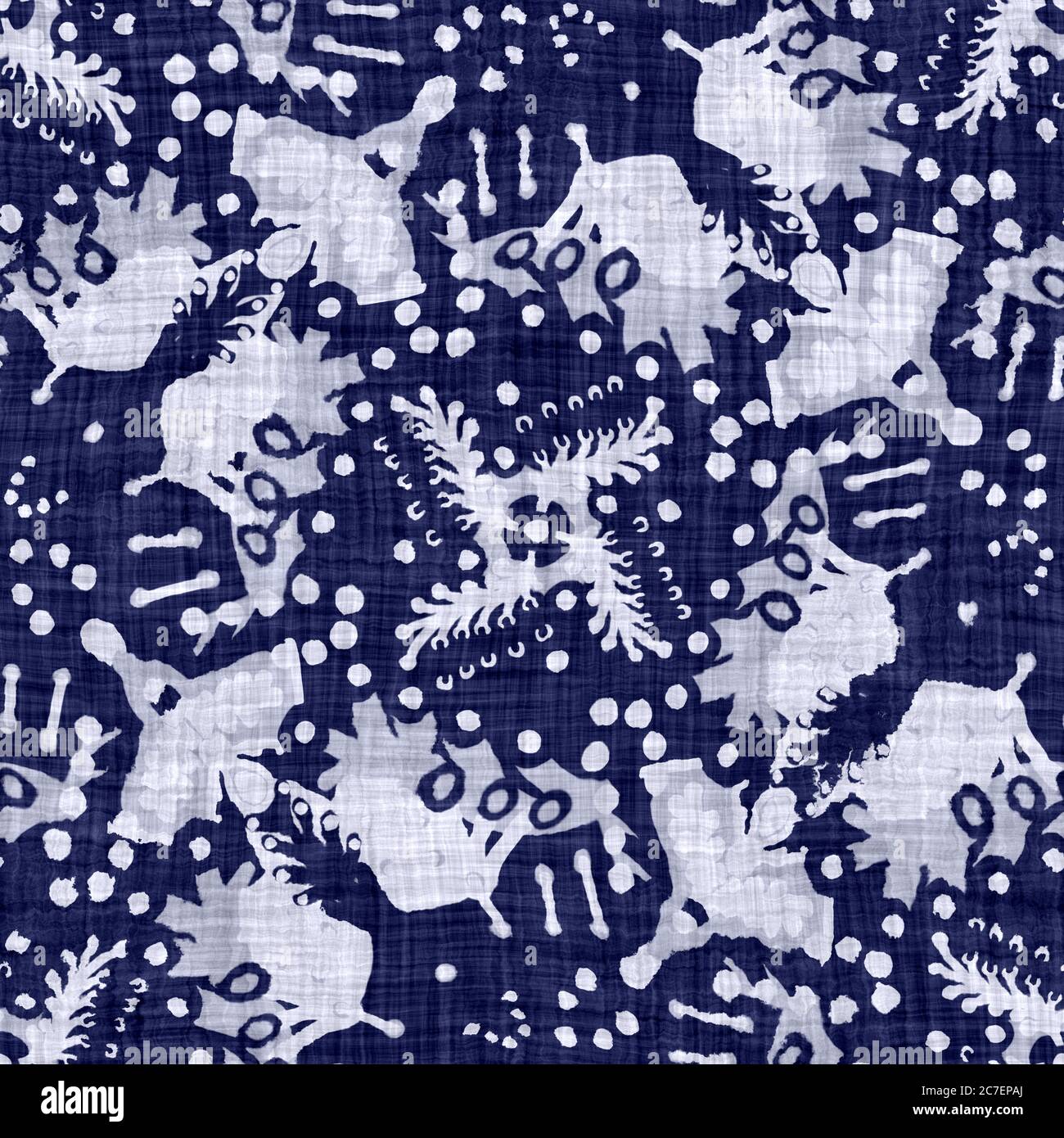 Stampa a blocchi blu indaco sfondo tinta damask texture. Campione di ripetizione batik giapponese tessuto senza cuciture. Stampa a blocchi organici stropicciati Foto Stock