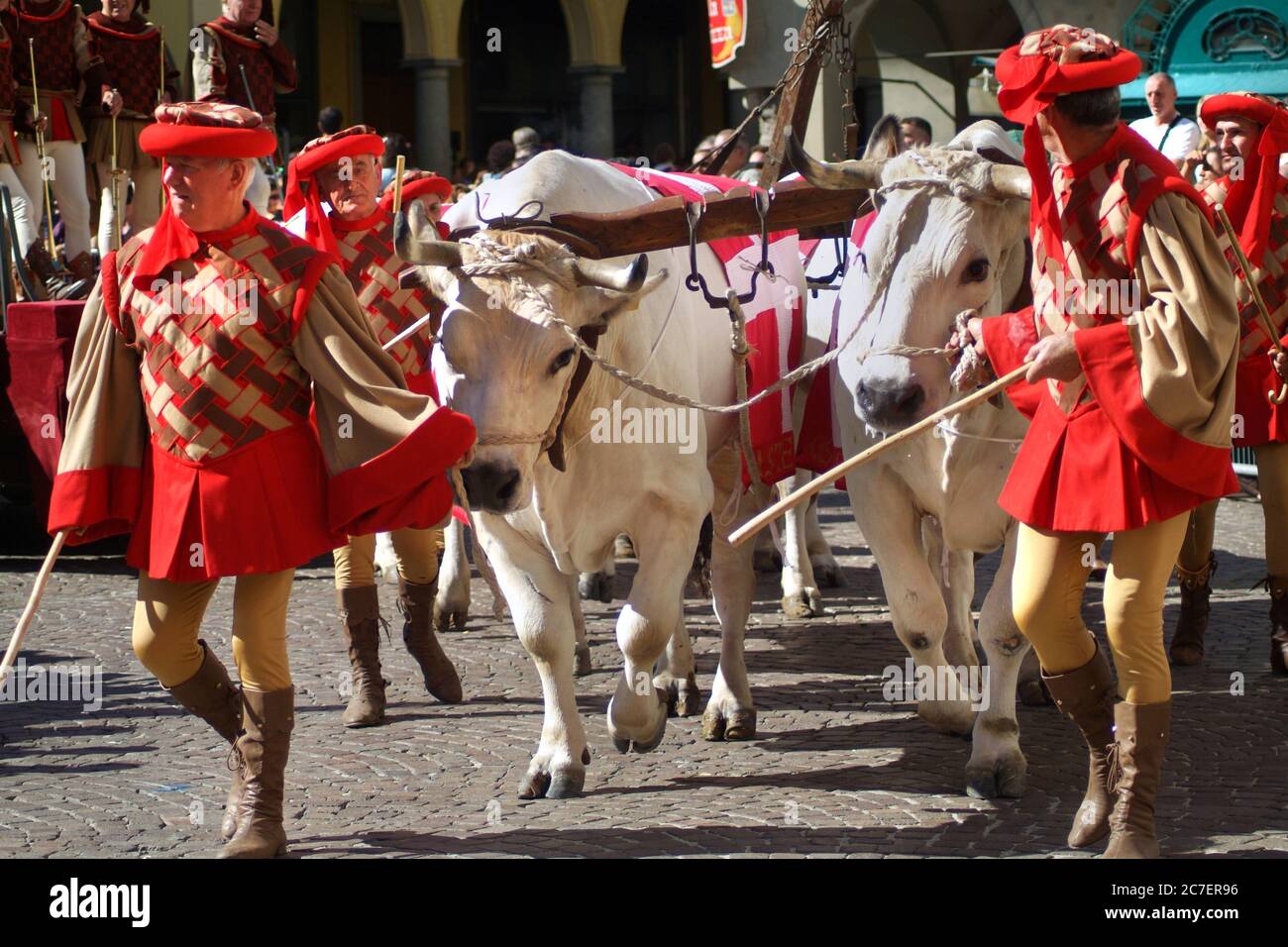 Asti, Piemonte, Italia -09/20/2015- Palio è una tradizionale festa di origini medievali ed è esposta da trivisti, processione storica e dal Foto Stock