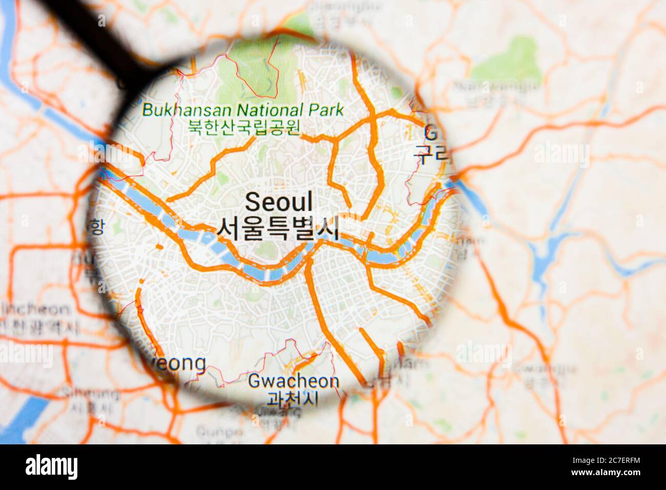 Seoul, Corea del Sud, visualizzazione della città concetto illustrativo sullo schermo attraverso la lente di ingrandimento Foto Stock
