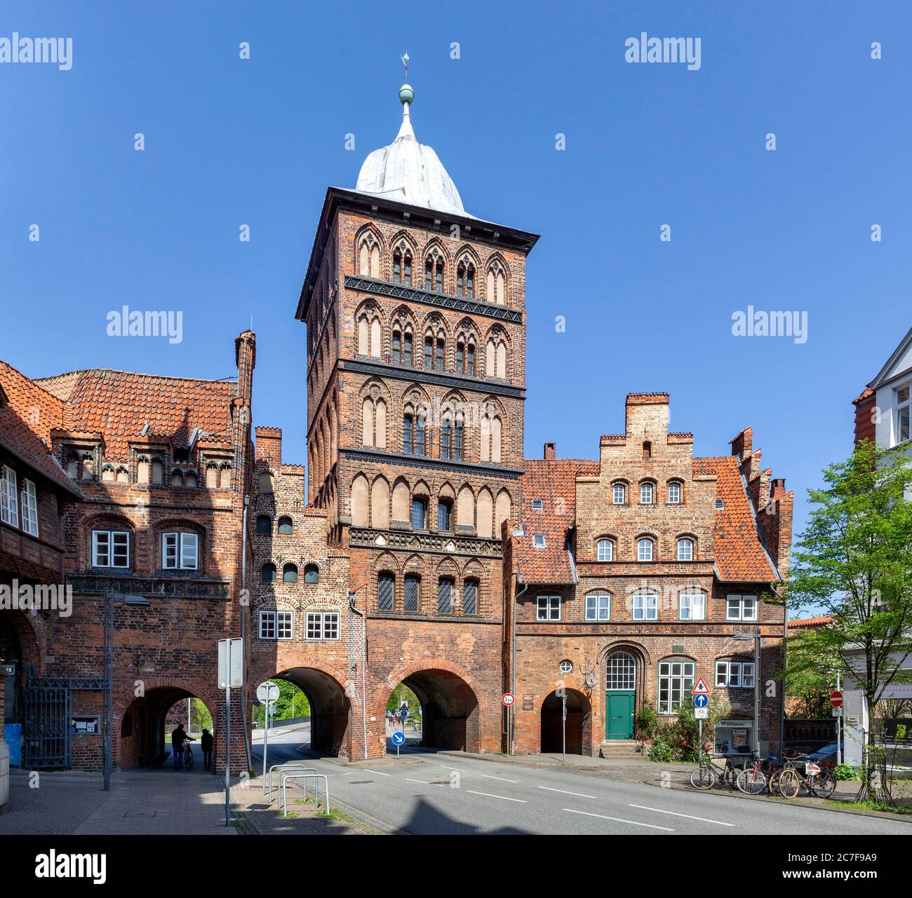 Burgtor, ex porta della città settentrionale, casa doganale, città vecchia, Lubecca, Schleswig-Holstein, Germania Foto Stock