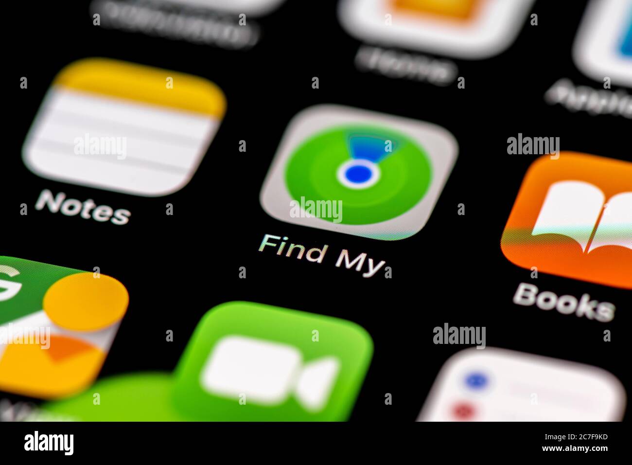 Trova il mio, trova i dispositivi smarriti, icone delle app sul display di un telefono cellulare, iPhone, smartphone, primo piano Foto Stock