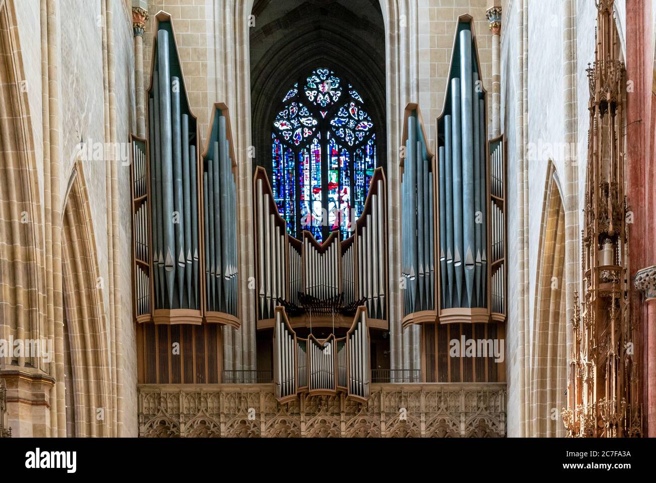 Ulm, BW / Germania - 14 luglio 2020: Vista della West End e dell'organo a pipa nella cattedrale di Ulm Foto Stock