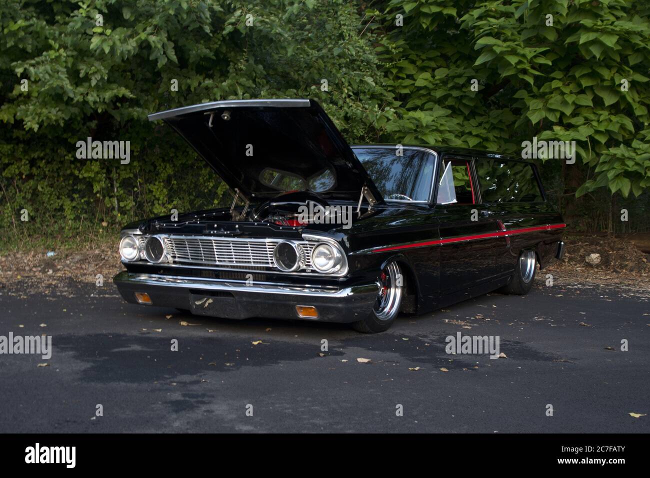 WAYNE, STATI UNITI - 09 agosto 2019: 60 's Ford hot Rod wagon foto Foto Stock