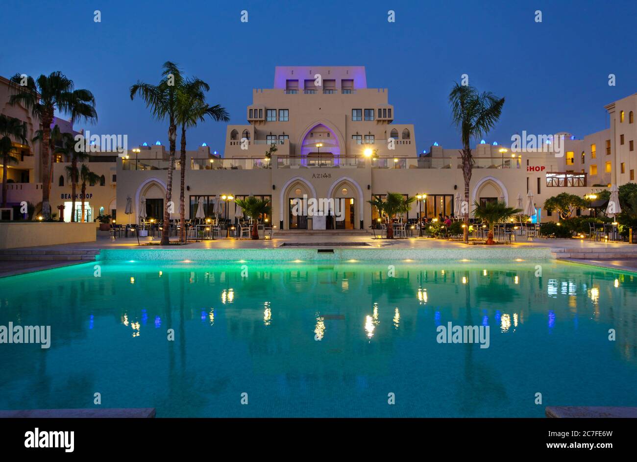 Jordan, Aqaba, Tala Bay Luxury Beach Resort. Fotografia notturna Foto Stock