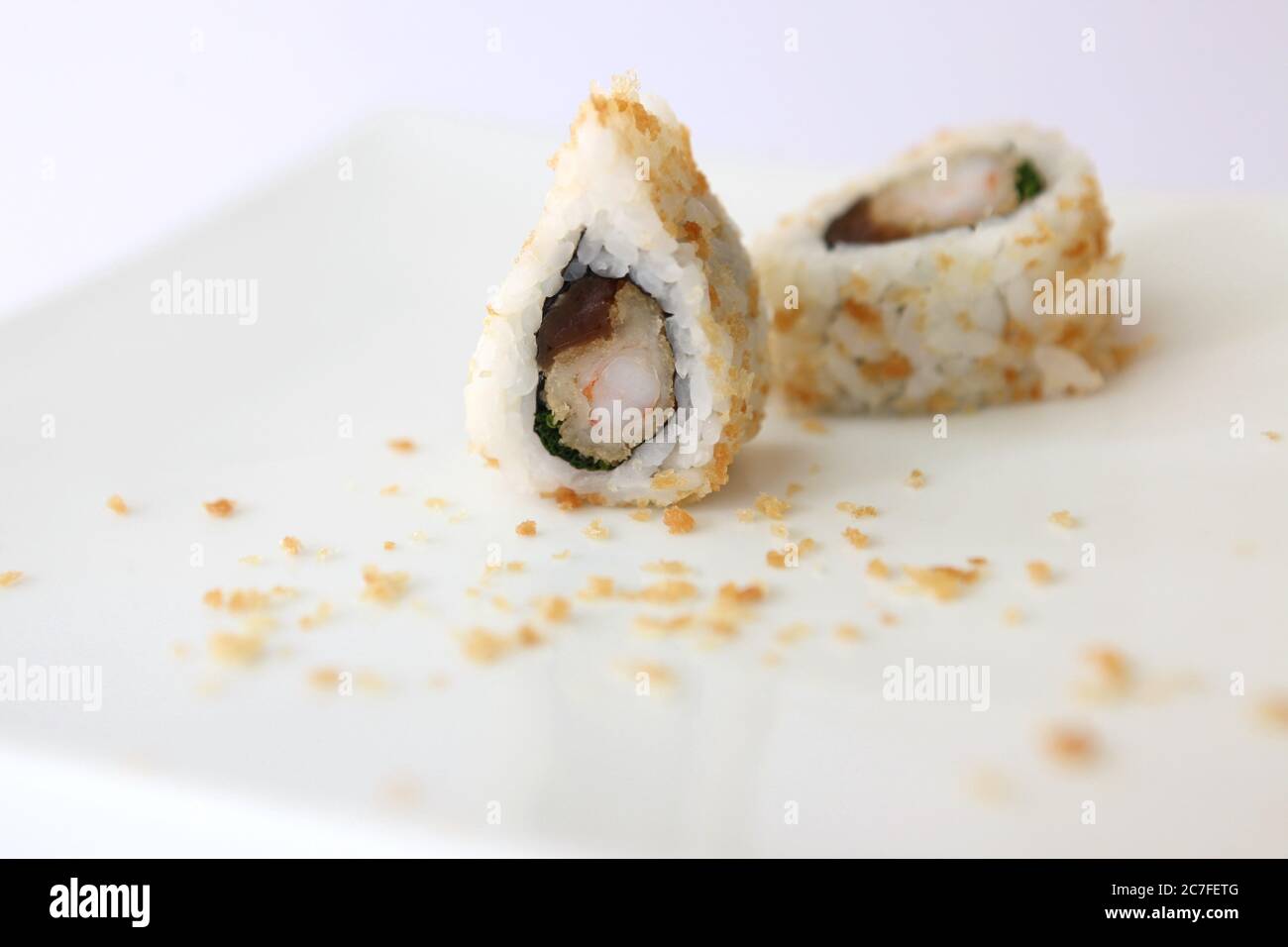 Piastra di dentro e fuori il sushi Foto Stock