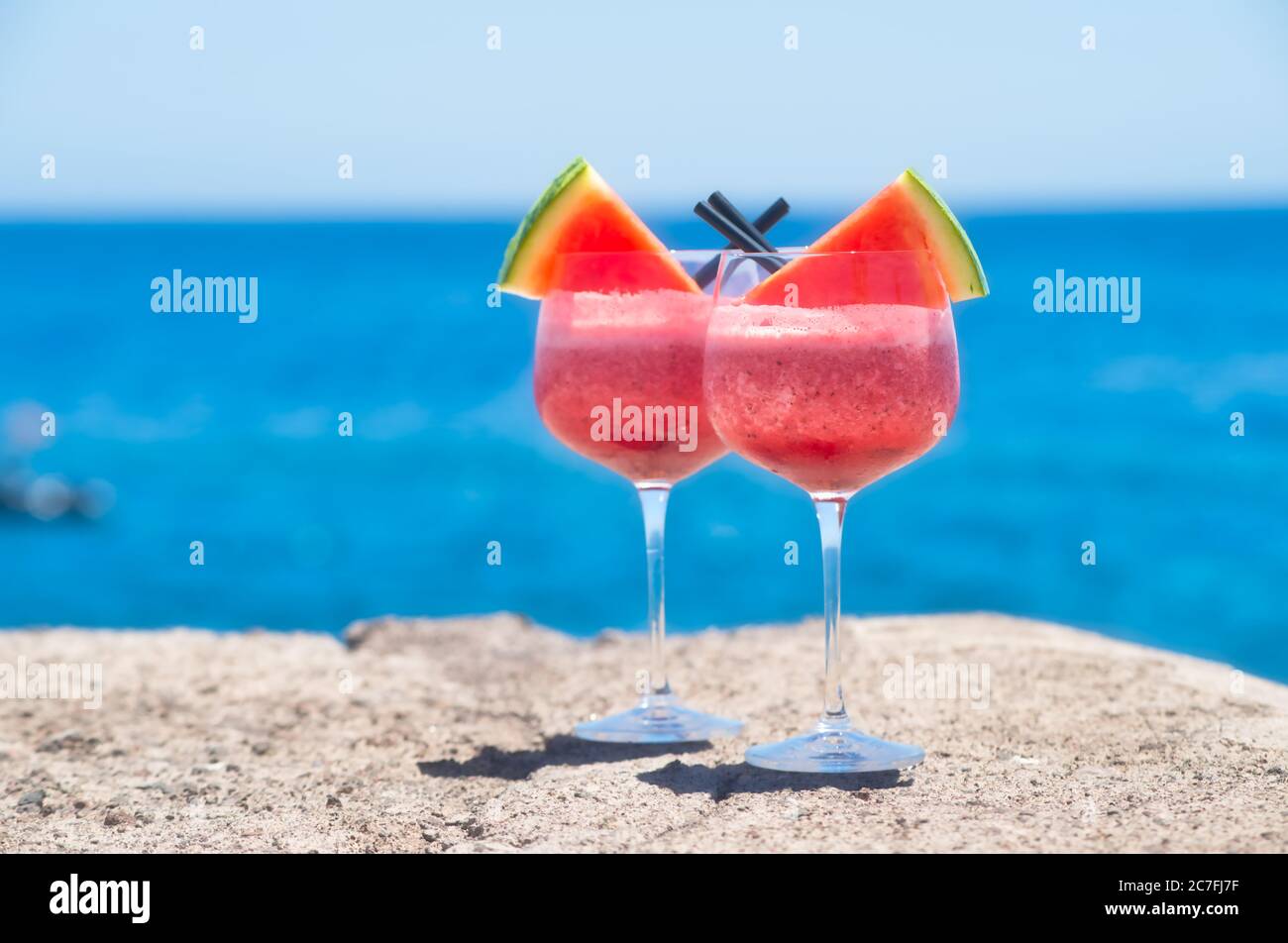 delizioso cocktail di cocomero analcolico appena spremuto, la cosa migliore da bere in una calda giornata estiva Foto Stock