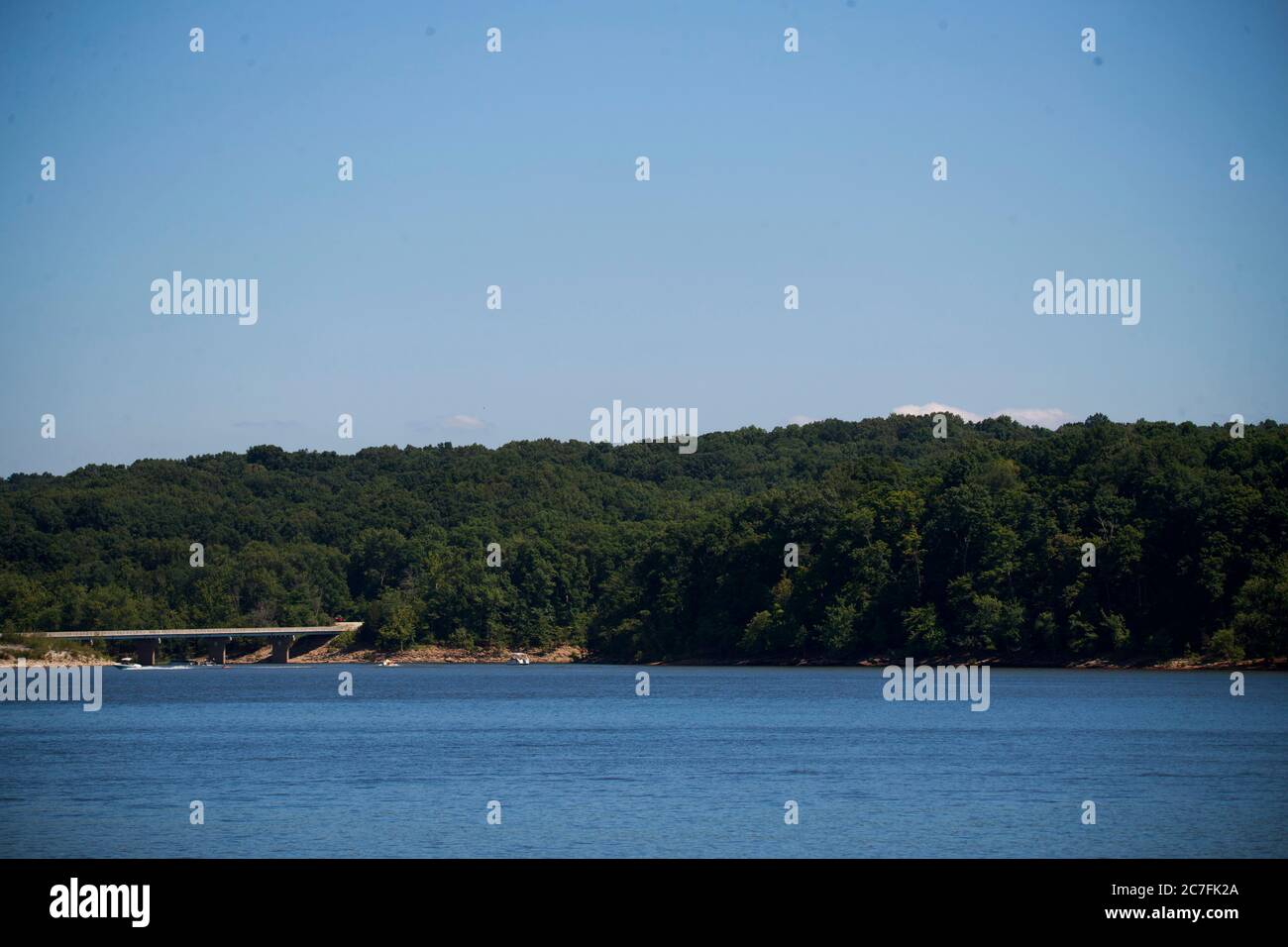 14 luglio 2020, Bloomington, Indiana, Stati Uniti: Una vista di un'area in cui Vauhxx Booker è stato assalito il 4 luglio a Monroe Lake..The Indiana Department of Natural Resources ha rilasciato la sua indagine in un incidente 4 luglio e ha raccomandato le accuse contro diversi, tra cui Booker. Booker, che è nero, dice che era vittima di un tentativo di linching. (Immagine di credito: © Jeremy Hogan/SOPA immagini via ZUMA Wire) Foto Stock