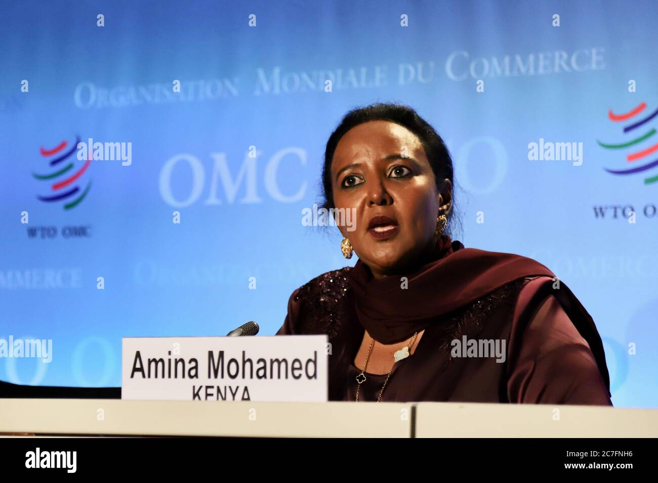 (200717) -- GINEVRA, 17 luglio 2020 (Xinhua) -- Amina Mohamed, del Kenya, candidata alla nuova testa dell'Organizzazione mondiale del commercio (OMC), partecipa a una conferenza stampa presso la sede dell'OMC a Ginevra, Svizzera, il 16 luglio 2020. Con l'entrata in seconda fase del processo di selezione del nuovo capo dell'OMC, i candidati si presentano con i membri in una riunione speciale del Consiglio generale che si terrà dal 15 al 17 luglio. Ciascuno di loro aveva un'ora e mezza per fare le loro presentazioni di candidatura e per prendere domande dall'insieme dei membri. (Foto di li Ye/Xinhua) Foto Stock