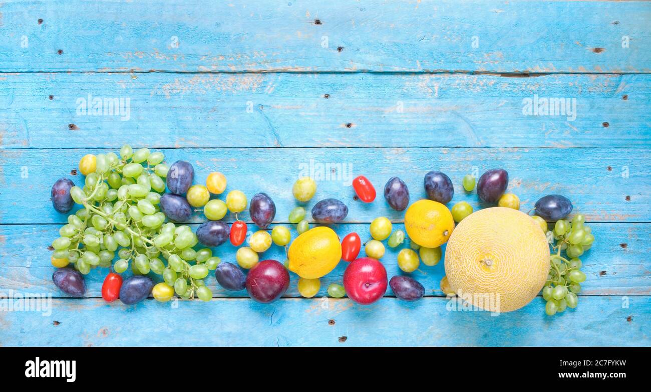 frutta varia, nutrizione sana, dieta, piatto, buona copia spazio Foto Stock