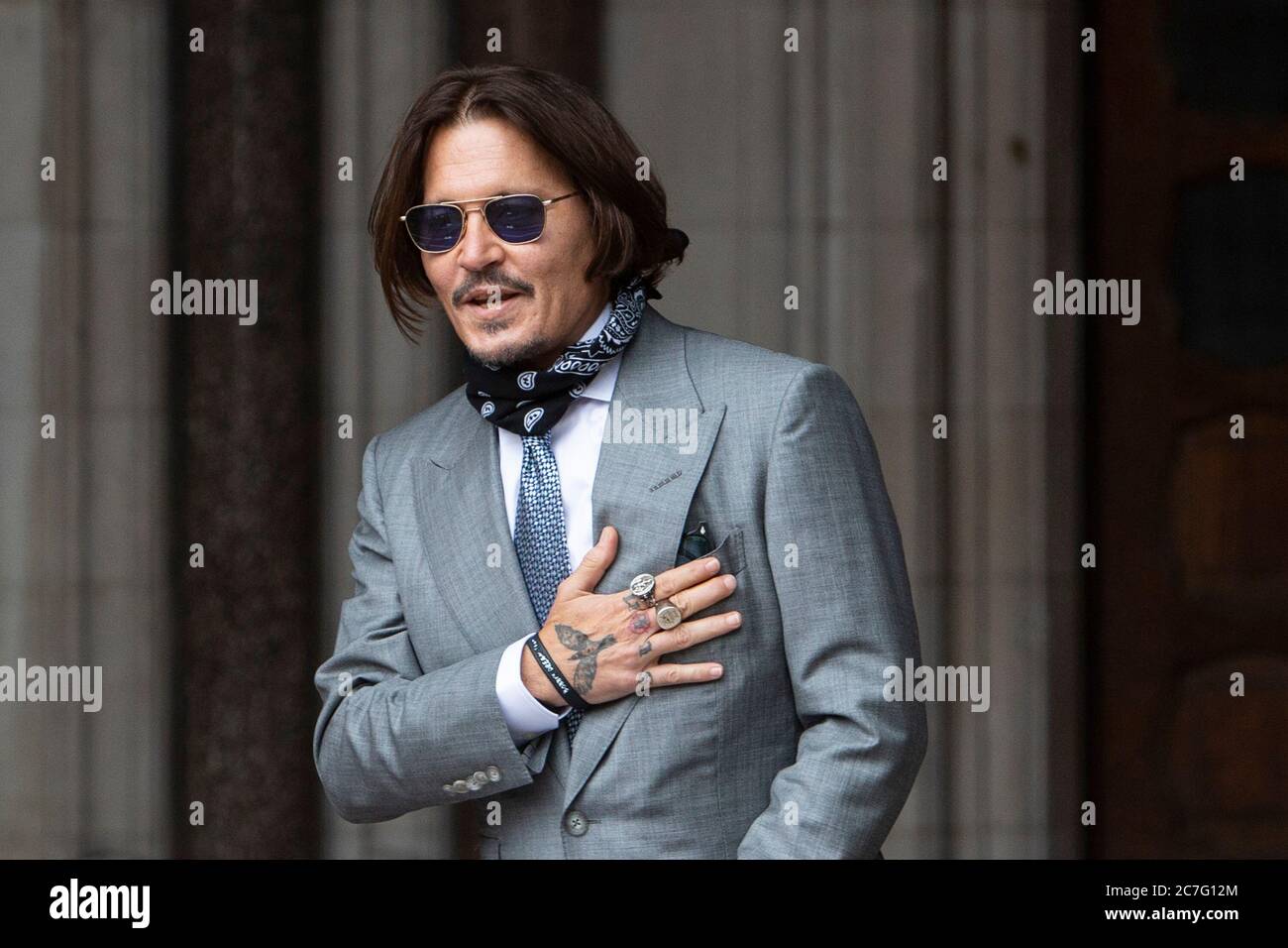 Johnny Depp arriva alla corte di giustizia londinese'a durante il processo tra lui e il gruppo di notizie. Foto Stock