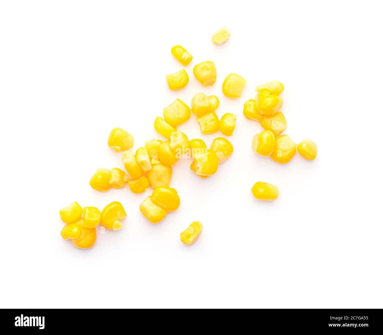 Alcuni semi di cereali dolci di mais in scatola isolati su sfondo bianco, vista dall'alto Foto Stock