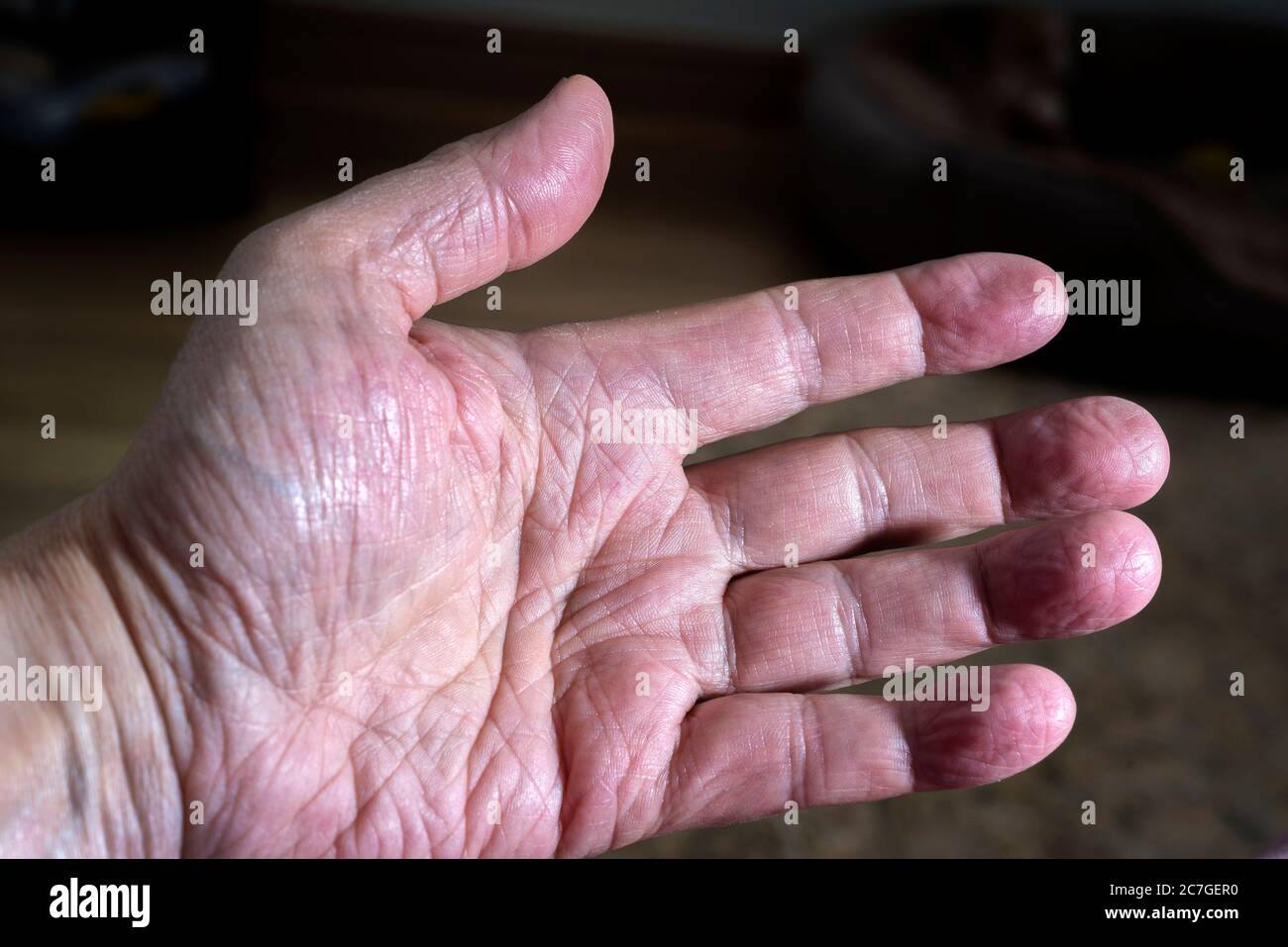 Una mano maschile. Foto Stock