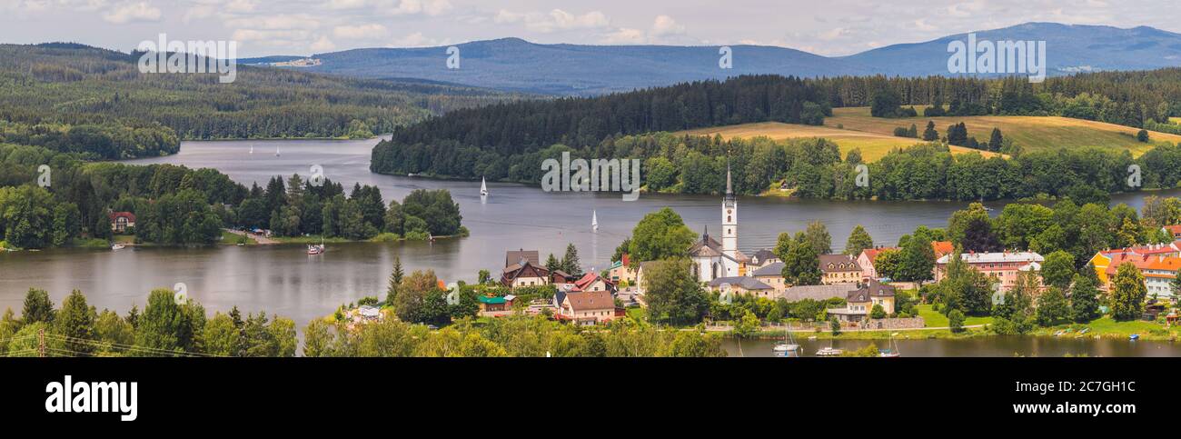 Frymburk, repubblica Ceca - città situata in una penisola sulla riva sinistra del lago artificiale di Lipno Foto Stock