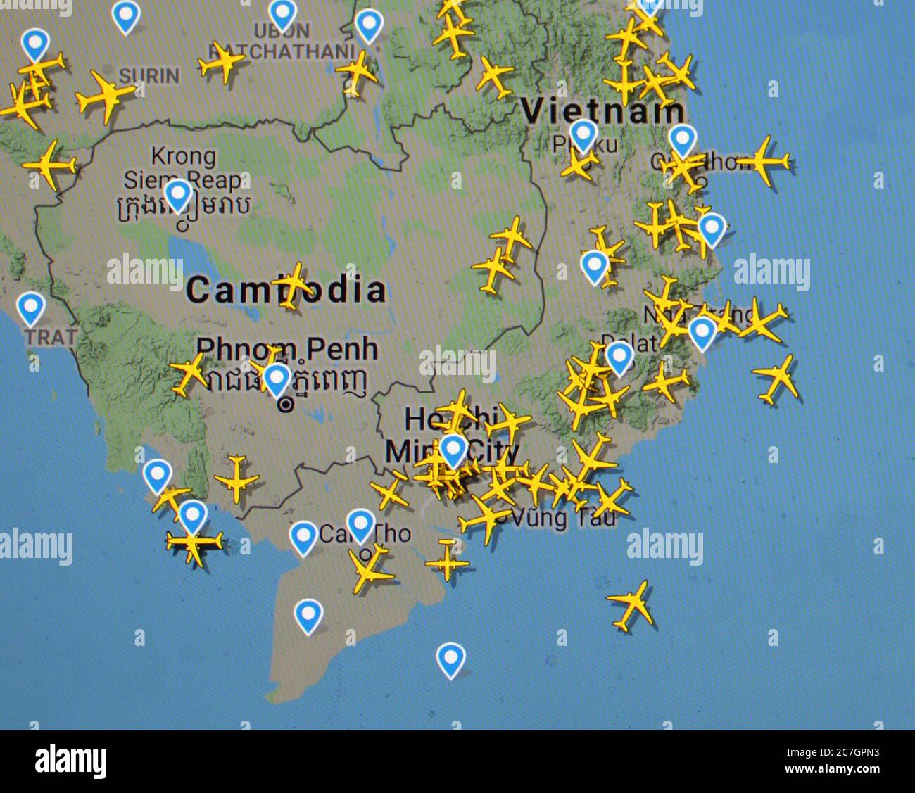 Traffico aereo su Cambogia e Vietman del Sud (17 luglio 2020, UTC 09.00) su Internet con il sito Flightradar 24, durante il Coronavirus Pandemic Foto Stock