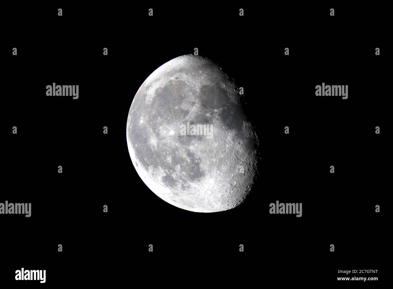 tre quarti di luna in bianco e nero Foto Stock