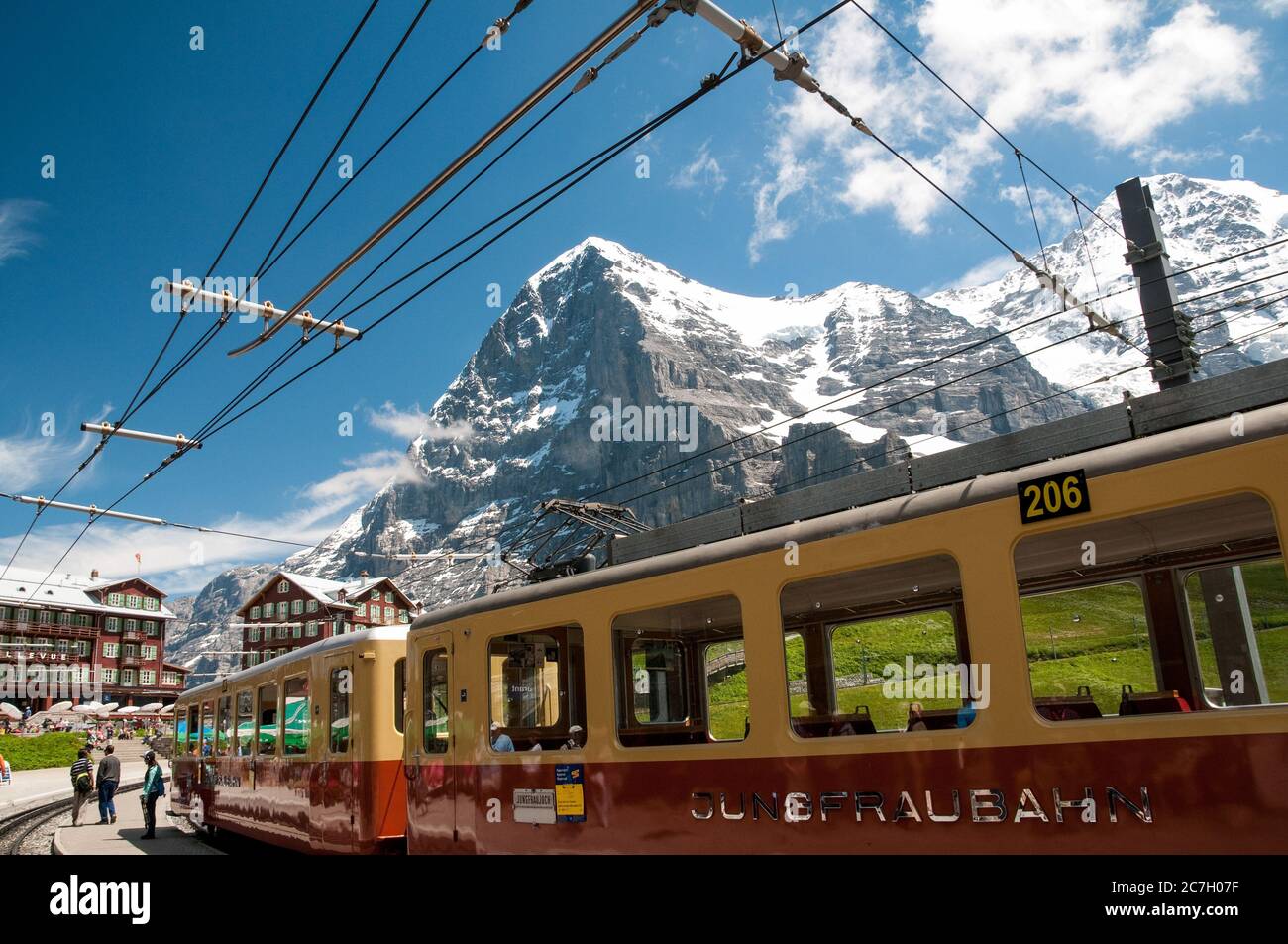 Treno Jungfrau a Kleine Scheidegg, Oberland Bernese, Svizzera Foto Stock