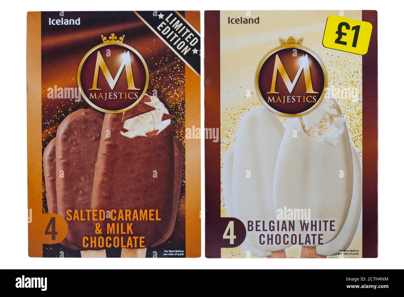 Scatola di gelati al cioccolato bianco belga Majestics e gelati al caramello salato e cioccolato al latte Majestics Islanda isolati su sfondo bianco Foto Stock