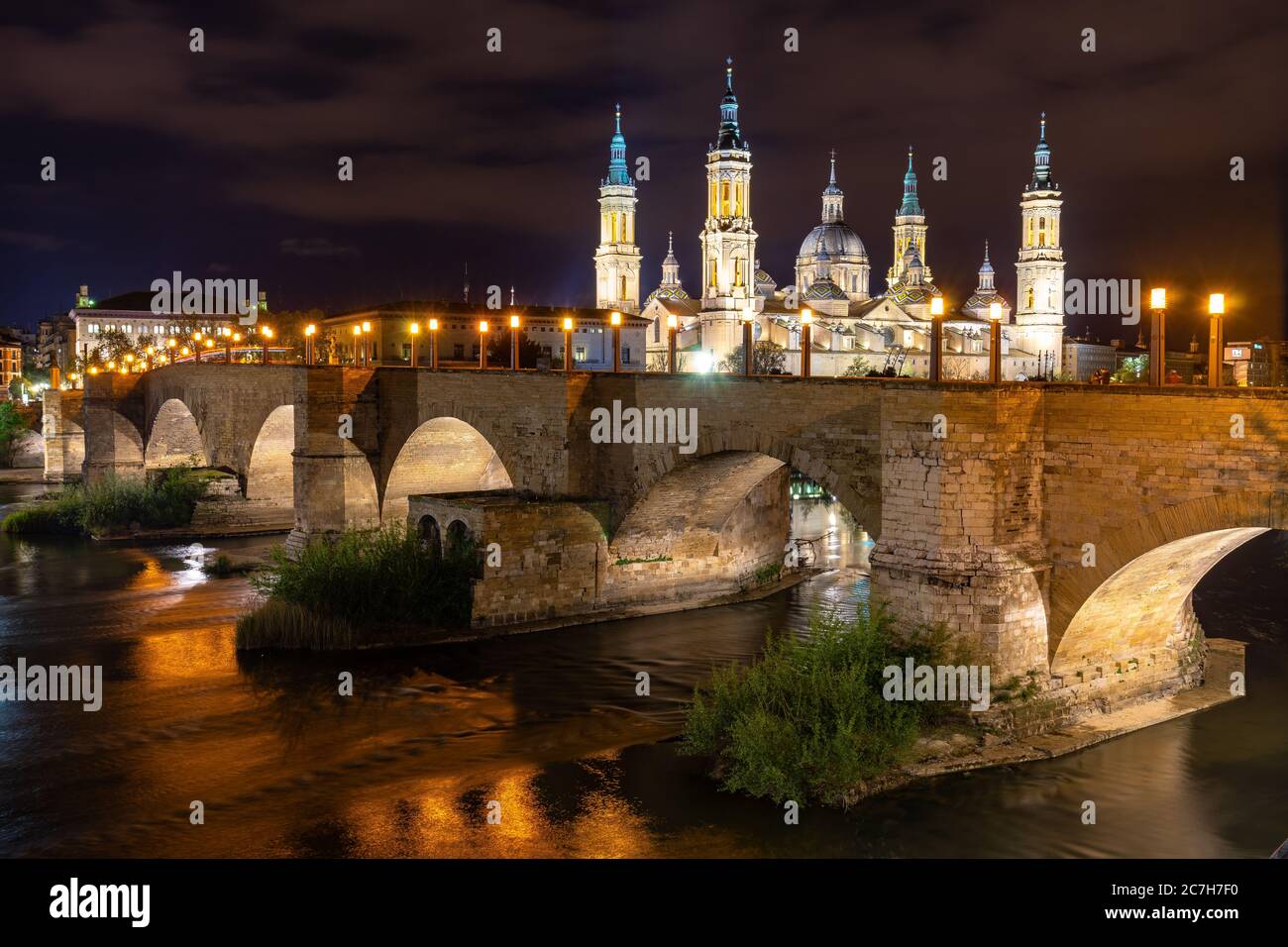 Europa, Spagna, Aragona, Saragozza, vista serale della Catedral-Basílica de Nuestra Señora del Pilar Foto Stock