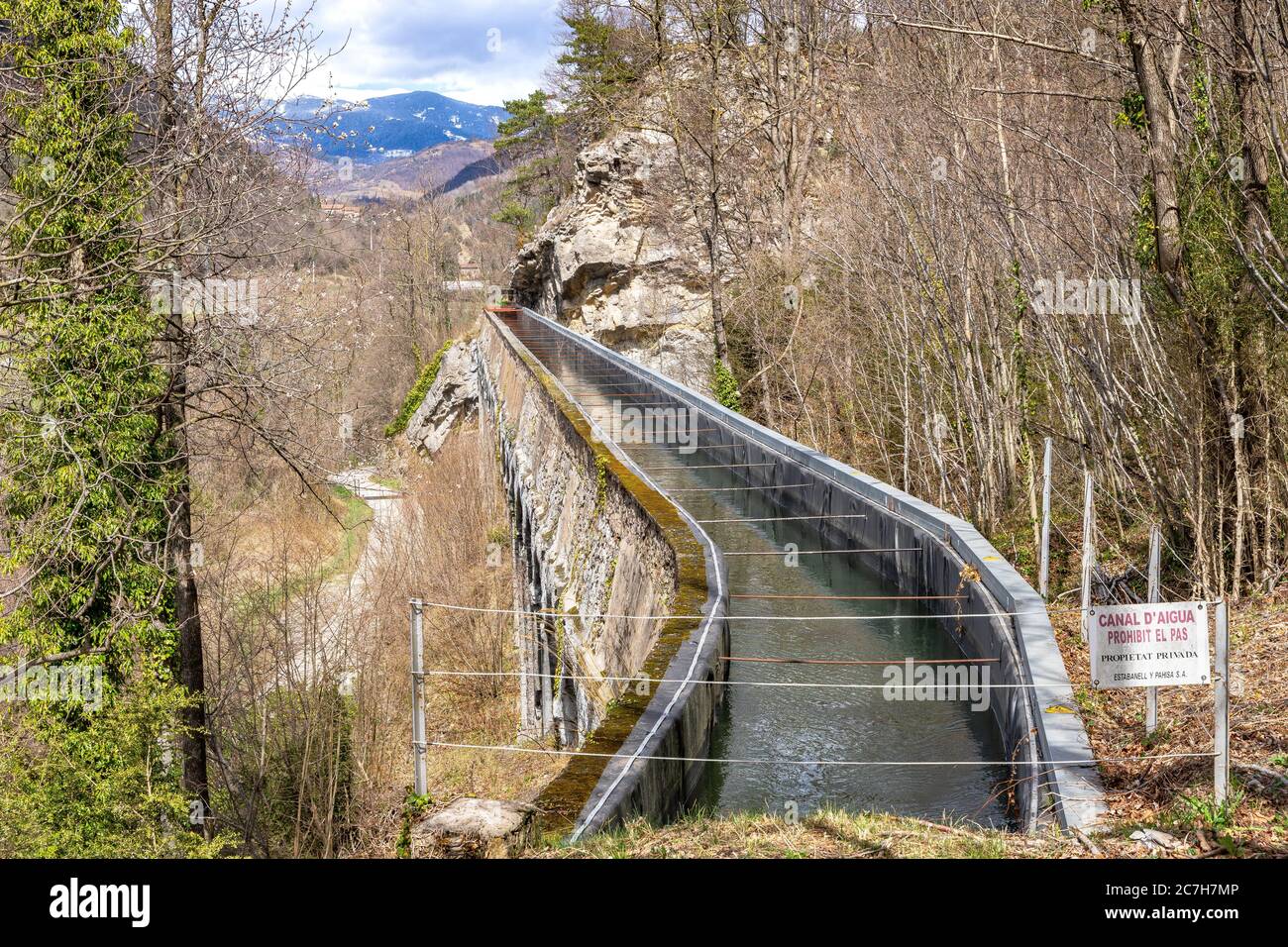 Europa, Spagna, Catalogna, Girona, Ripollès, antico canale di irrigazione a Sant Pau de Segúries Foto Stock