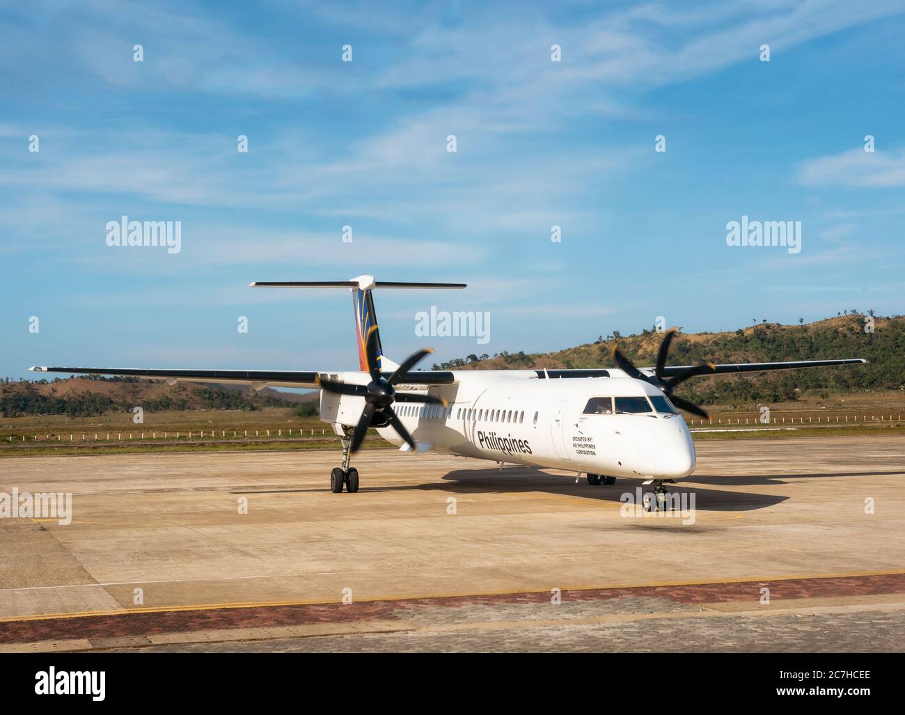San Vicente, Filippine - 30 gennaio 2019: Aereo Bombardier Q400 Philippine Airlines presso il piccolo aeroporto dell'isola di Busuanga. Foto Stock