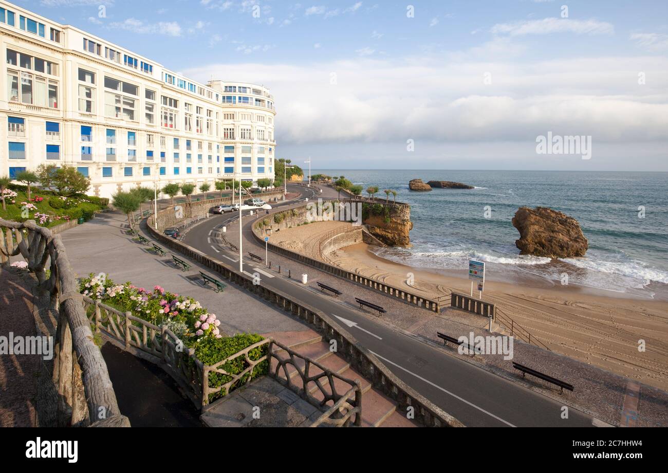Grande Plage con il moderno Hotel Bellevue, Biarritz Foto Stock