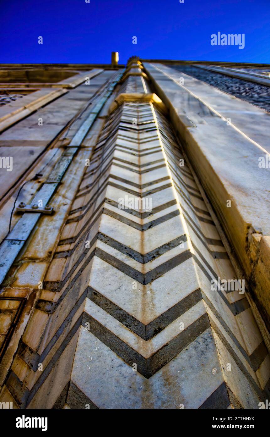 Agra, India - Aprile 10,2014: Profondità di campo poco profonda che mostra una vista orizzontale dell'illusione dell'architettura Tajmahal Foto Stock