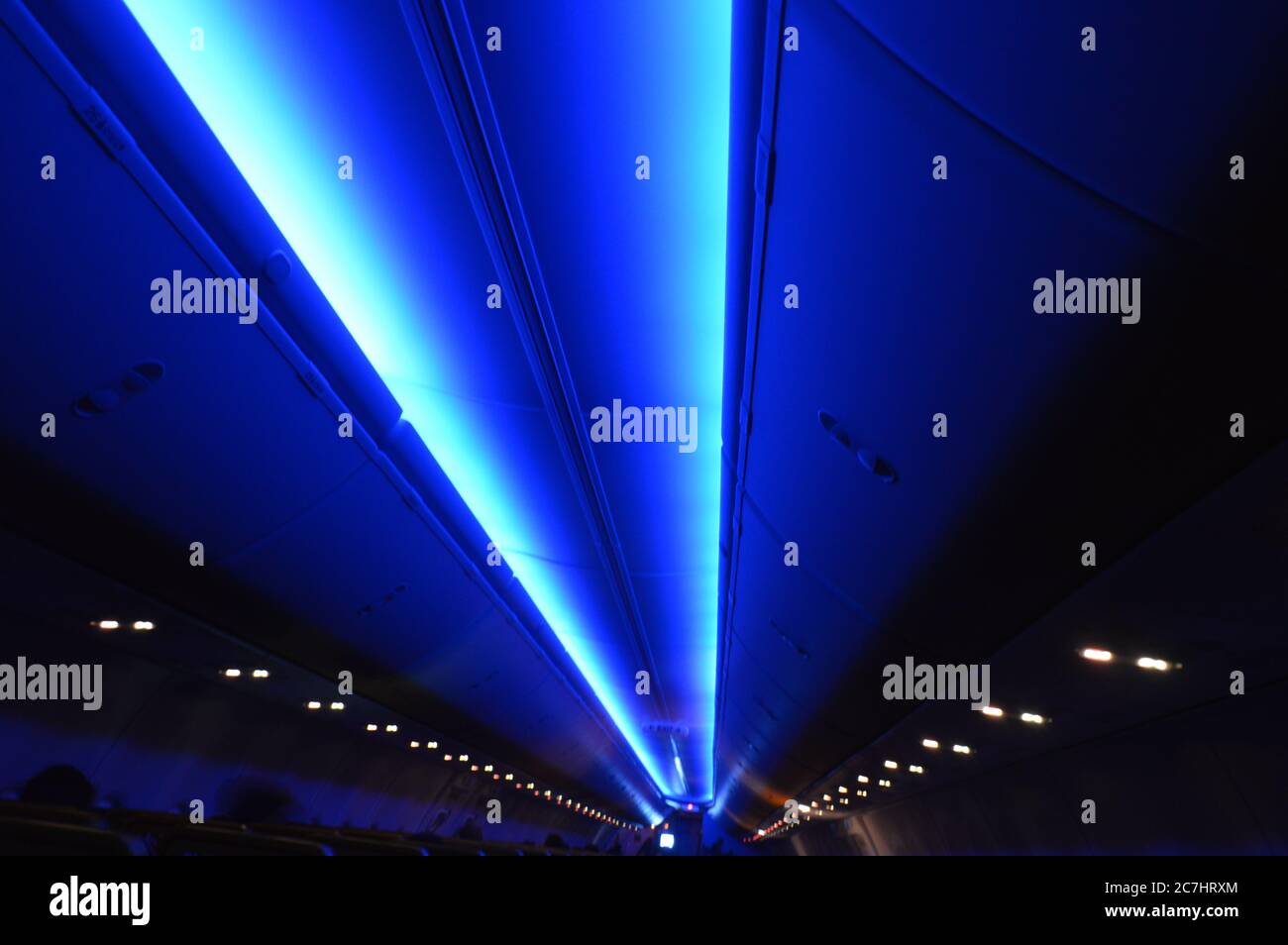 Luce interna di Ryanair Aircraft. Ryanair gestisce una flotta di oltre 450 aeromobili della serie Boeing 737-800 Foto Stock