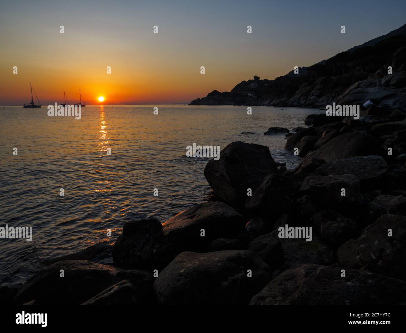 Drei Boote bei Sonnenaufgang Foto Stock